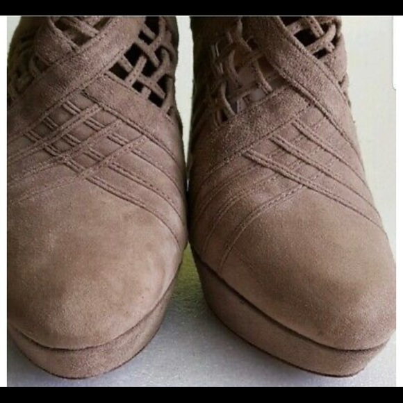 Elie Tahari platform pumps - Picture 5 of 6